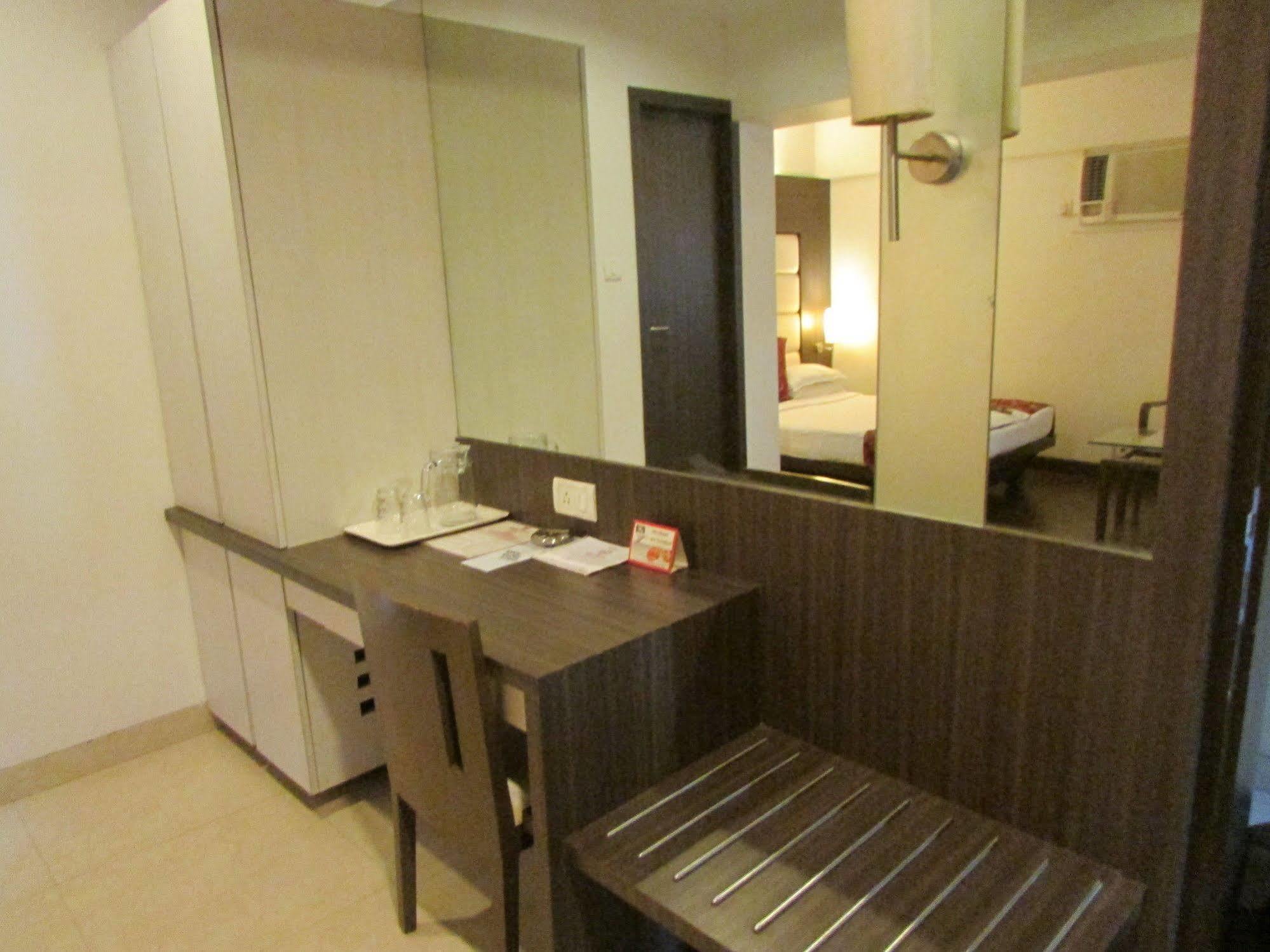 Hotel Mourya Residency Thane Extérieur photo