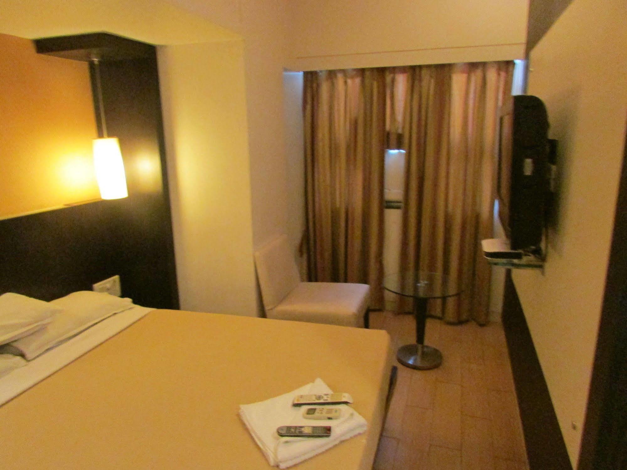 Hotel Mourya Residency Thane Extérieur photo