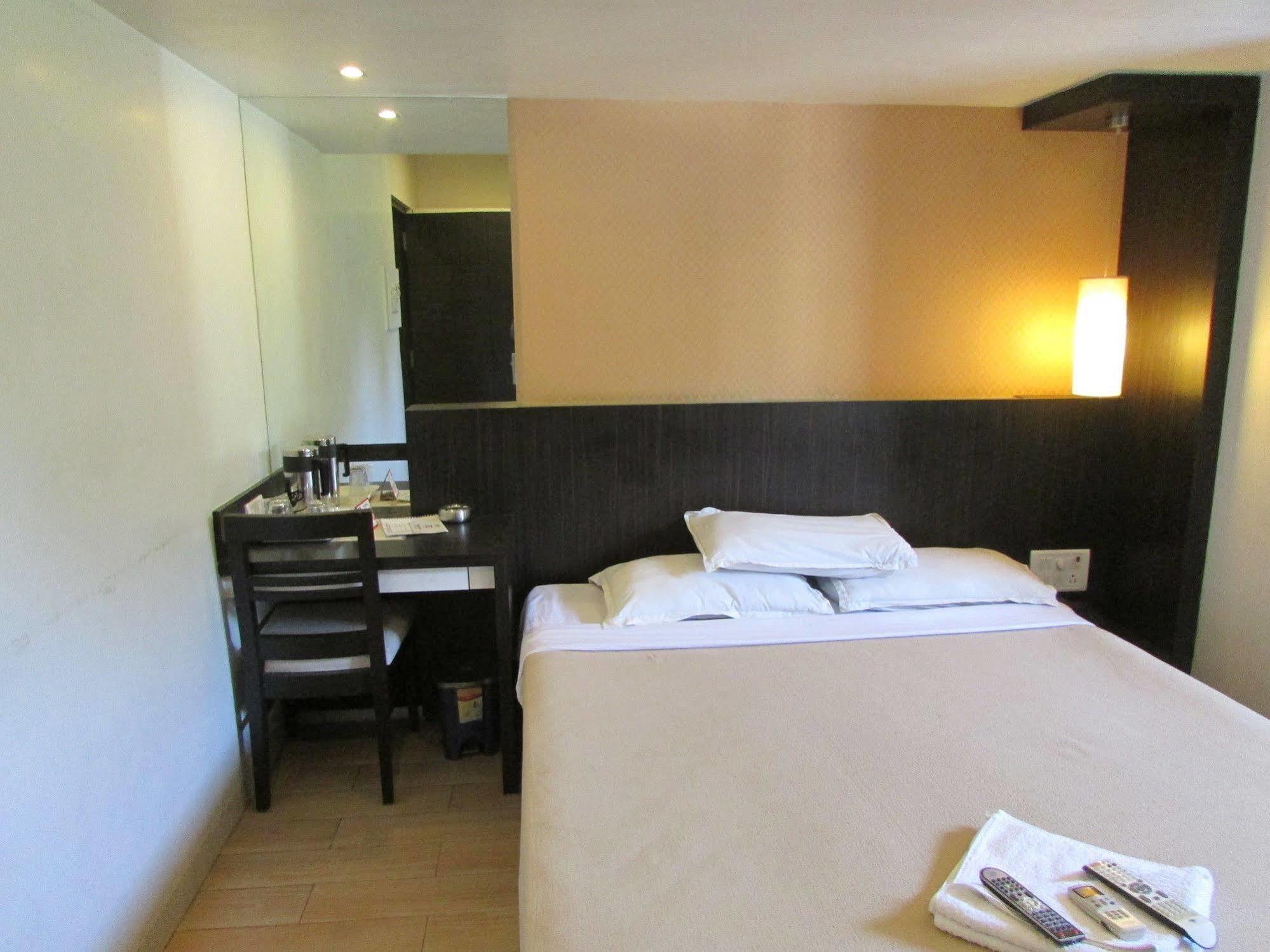 Hotel Mourya Residency Thane Extérieur photo