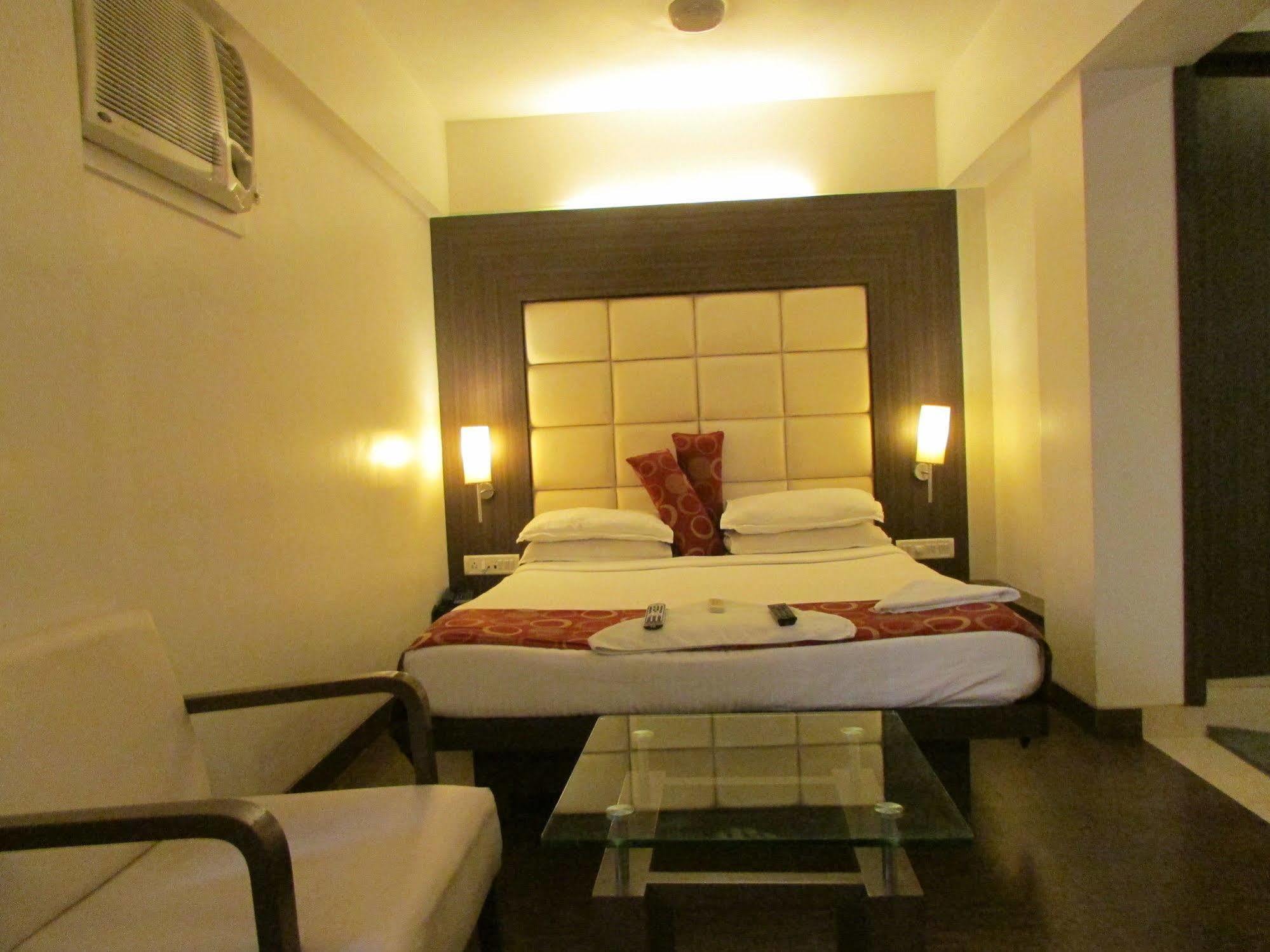Hotel Mourya Residency Thane Extérieur photo