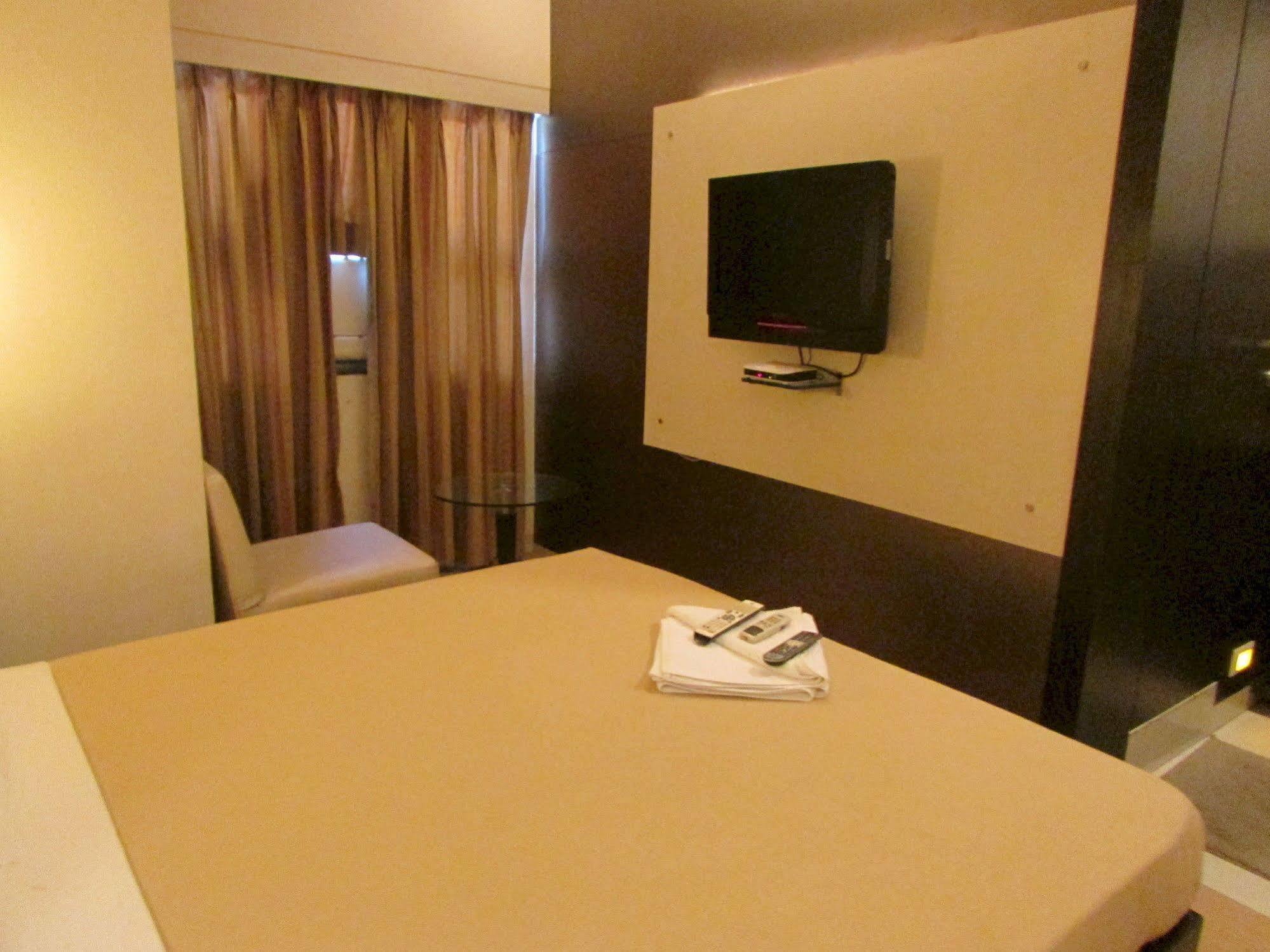 Hotel Mourya Residency Thane Extérieur photo