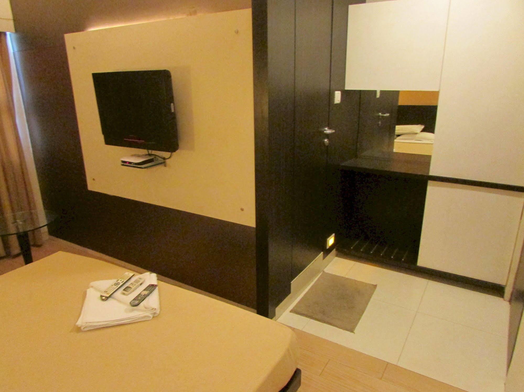 Hotel Mourya Residency Thane Extérieur photo