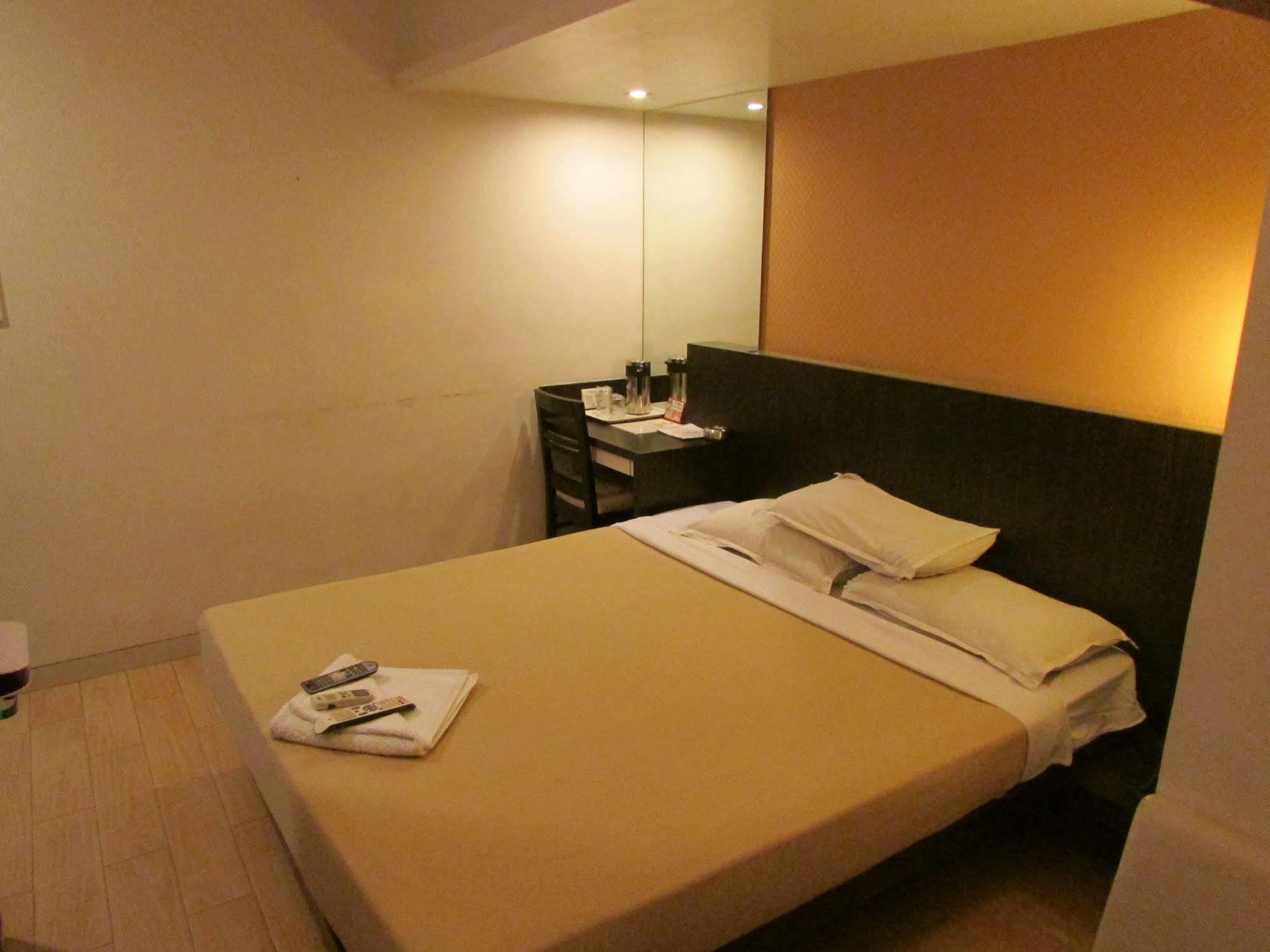 Hotel Mourya Residency Thane Extérieur photo