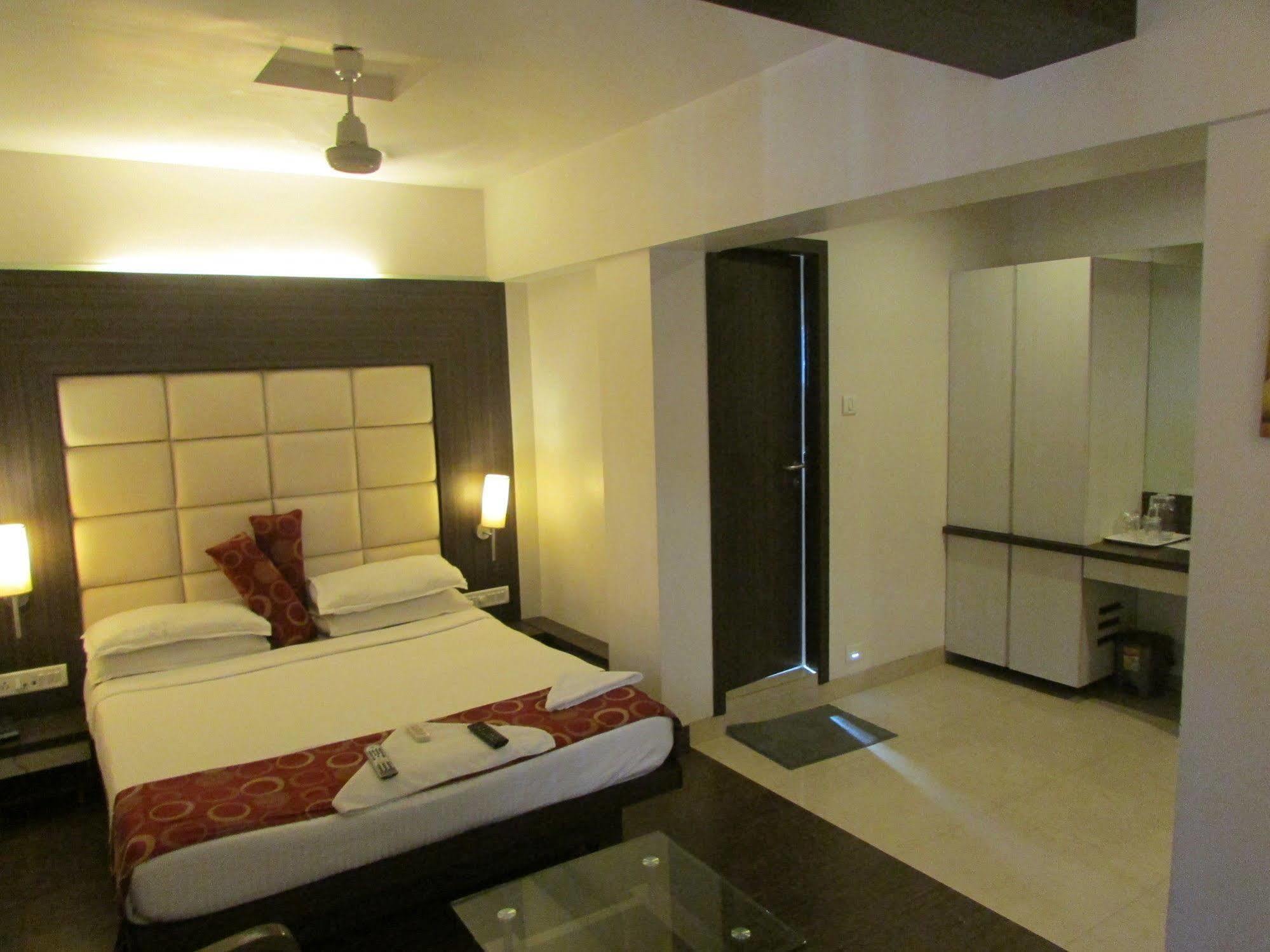 Hotel Mourya Residency Thane Extérieur photo