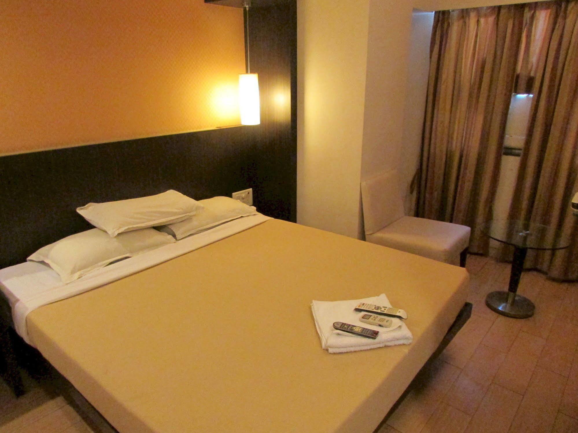Hotel Mourya Residency Thane Extérieur photo